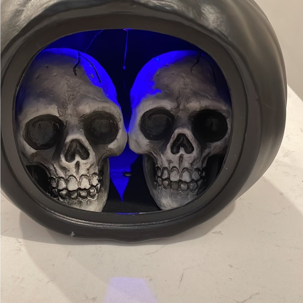 Light Changing Skull Pumpkin